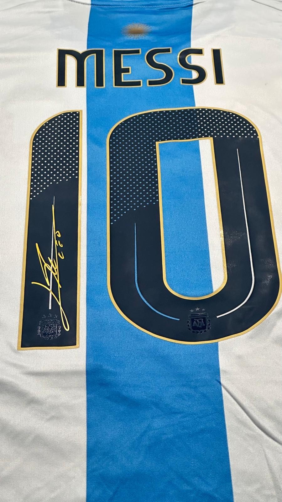 Lionel Messi signed Argentina home jersey detail view 16
