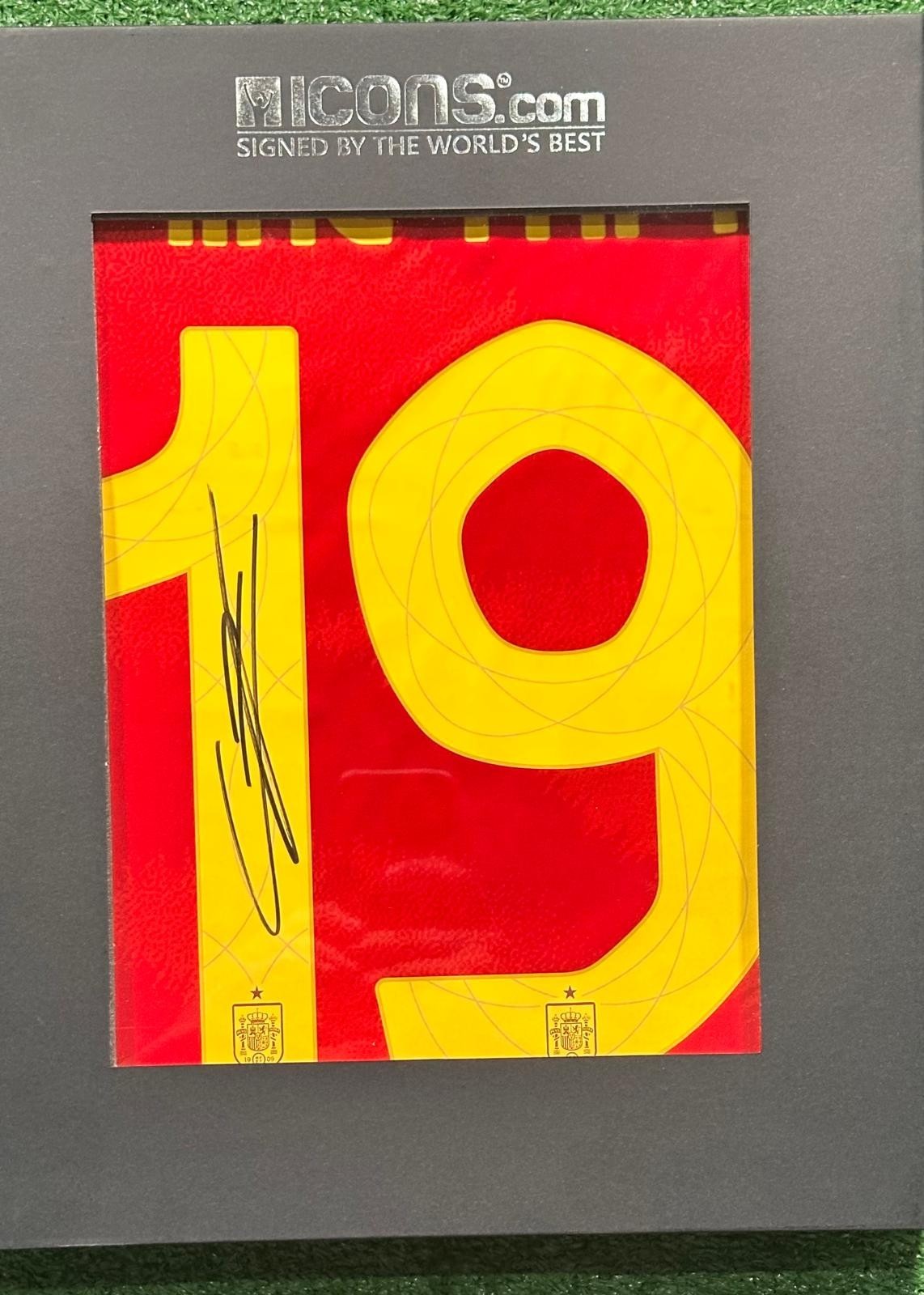 Lamine Yamal signed Spain home jersey detail view 7