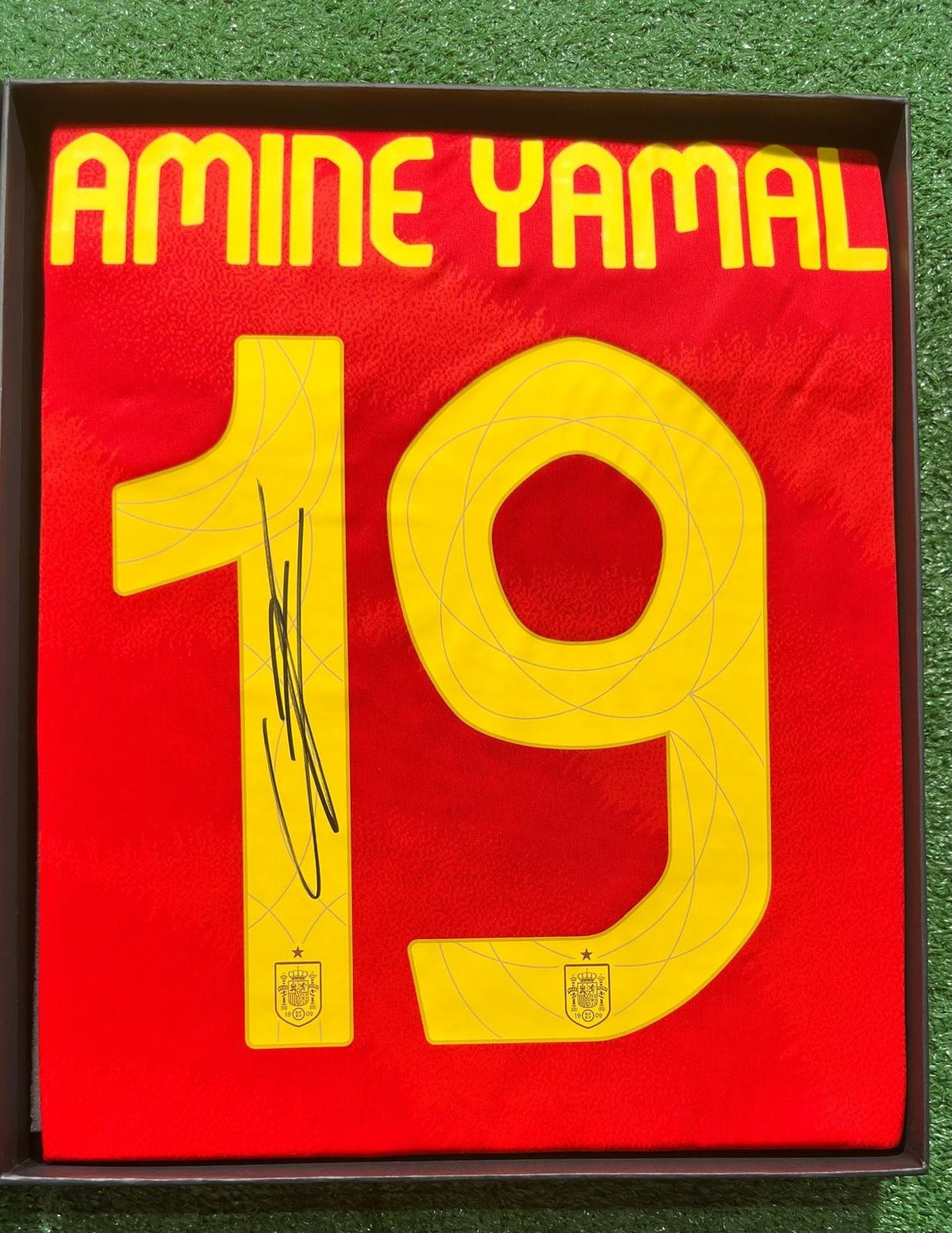 Lamine Yamal signed Spain home jersey detail view 5