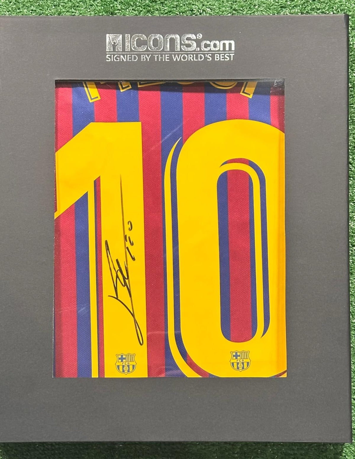 Lionel Messi signed FC Barcelona home jersey detail view 8