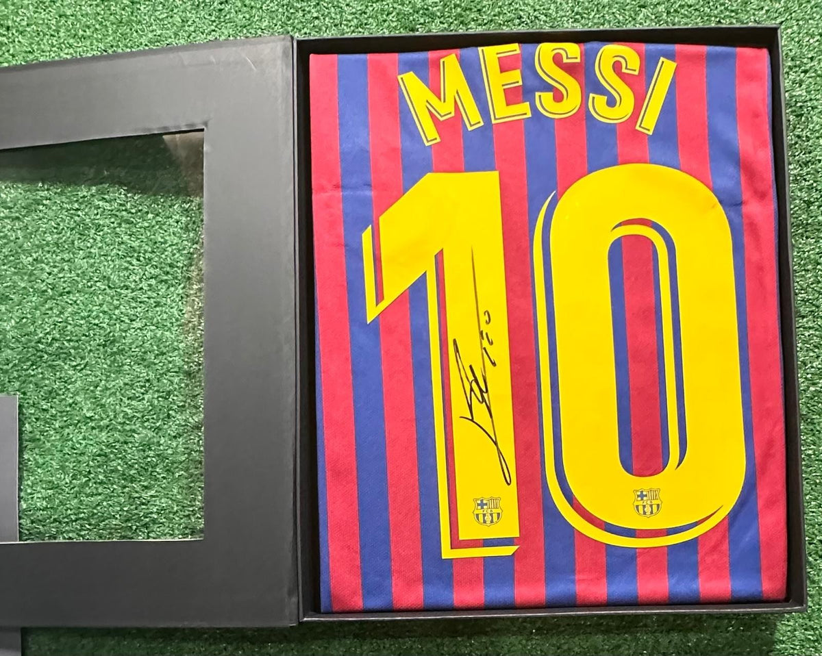 Lionel Messi signed FC Barcelona home jersey detail view 7
