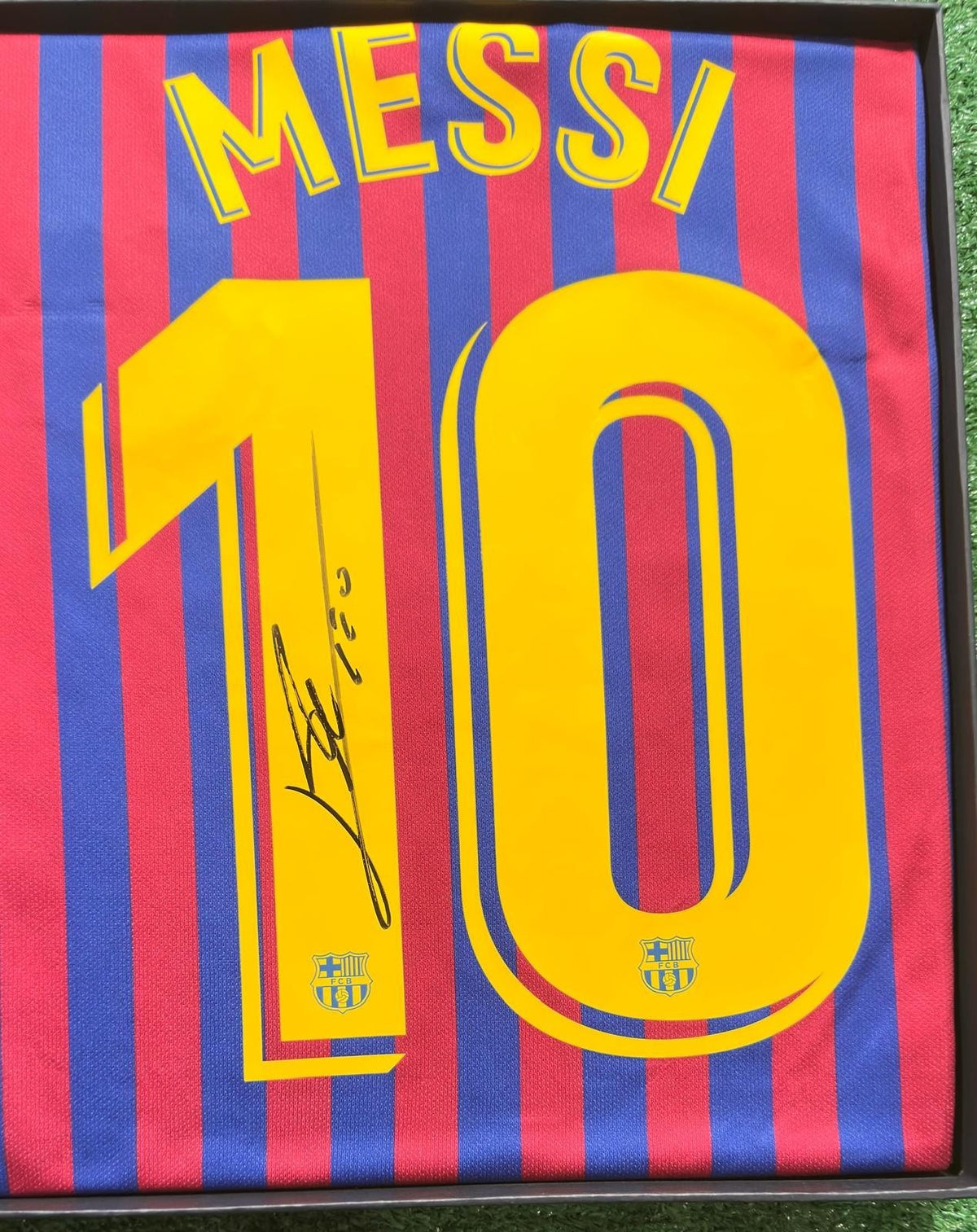 Lionel Messi signed FC Barcelona home jersey detail view 5