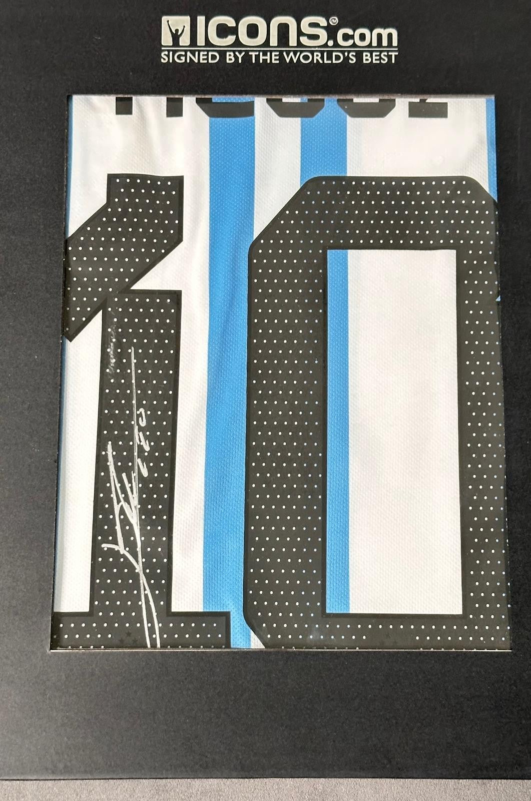 Lionel Messi signed Argentina home jersey with fan-style numbers detail view 7