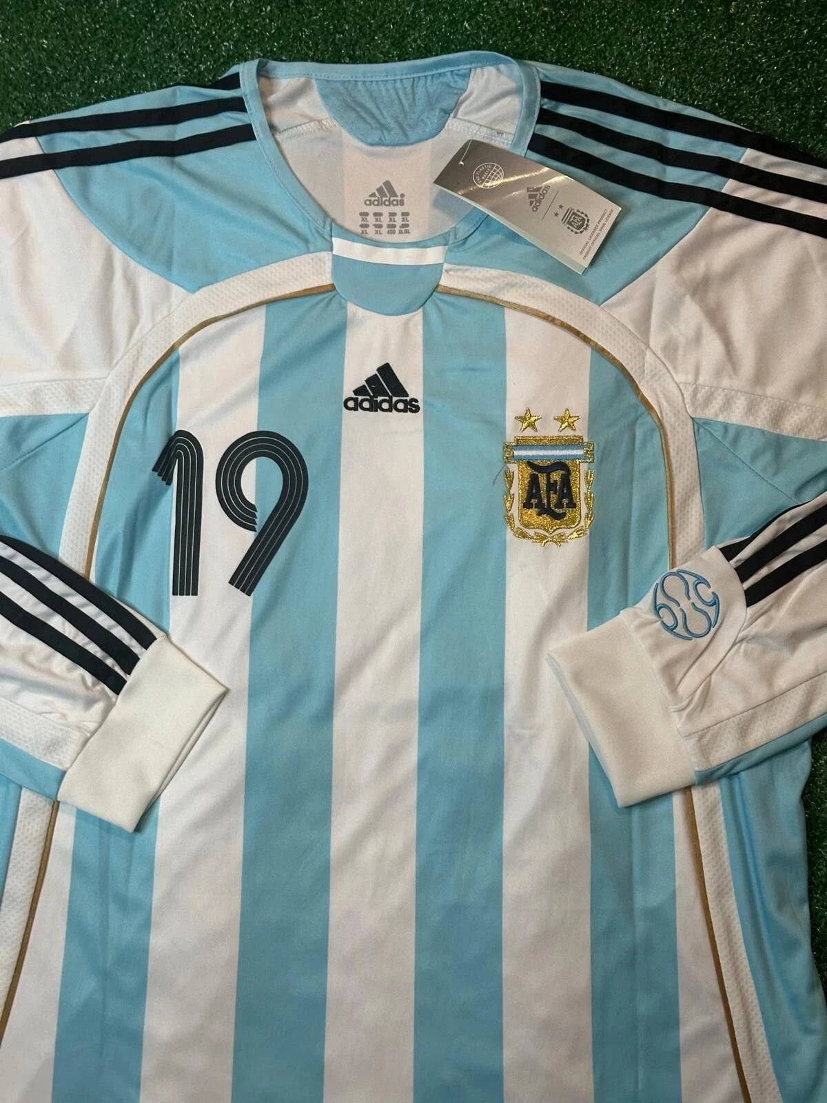 Lionel Messi 2006 Argentina #19 Long-Sleeve Jersey detail view 3