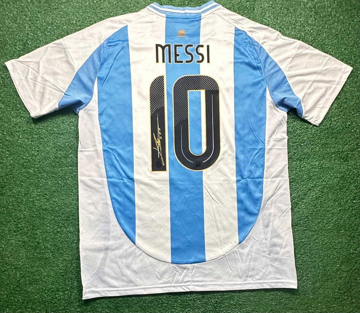 Lionel Messi signed Argentina home jersey detail view 14