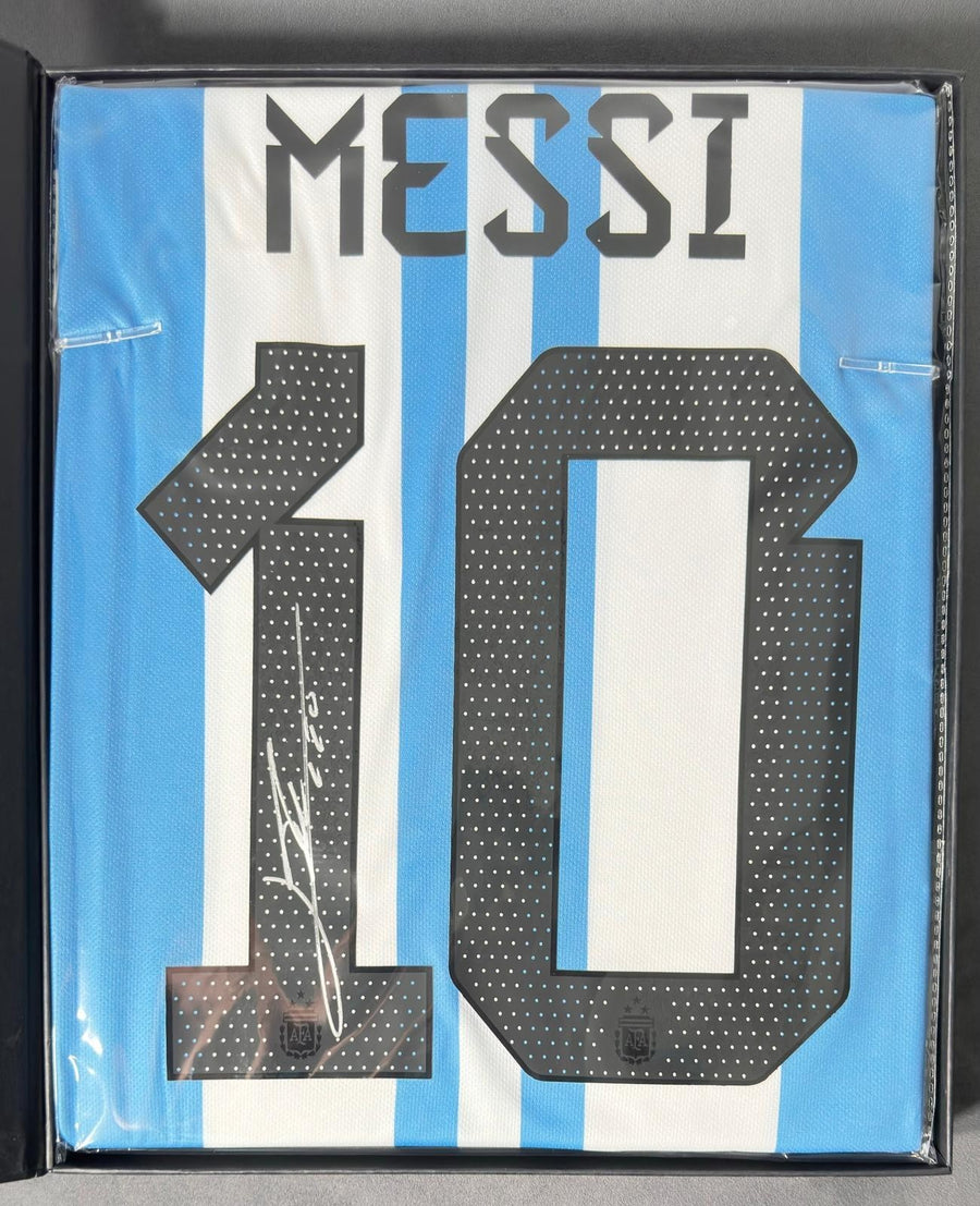 Lionel Messi signed Argentina home jersey with fan-style numbers detail view 4