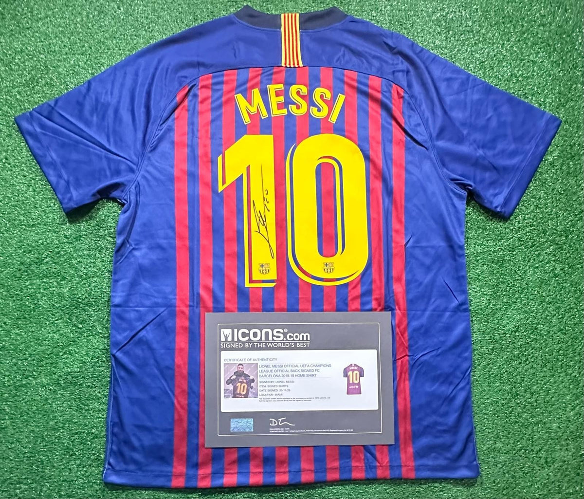 Lionel Messi signed FC Barcelona home jersey detail view 9