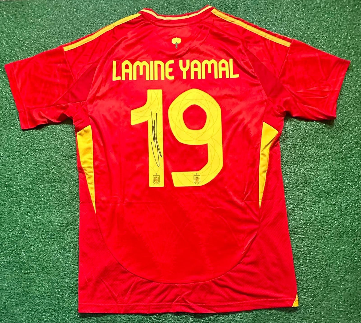 Lamine Yamal signed Spain home jersey detail view 4