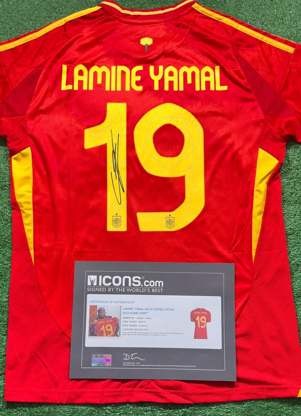 Lamine Yamal signed Spain home jersey detail view 2