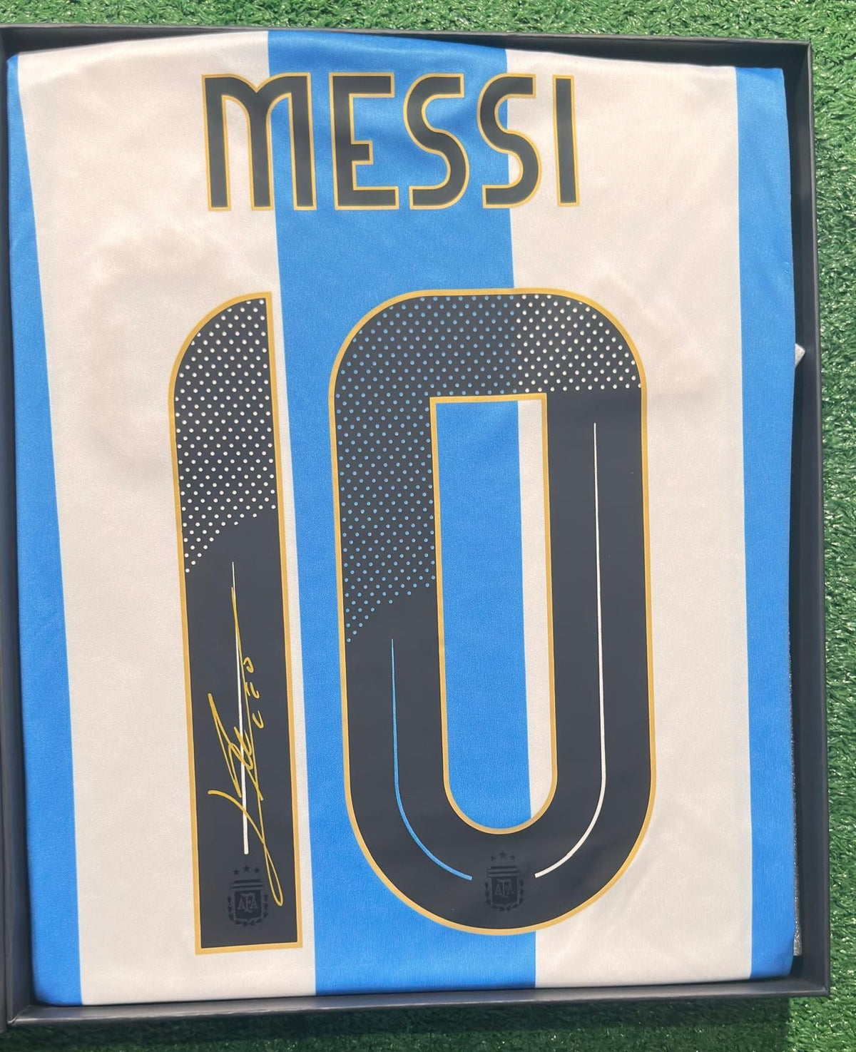 Lionel Messi signed Argentina home jersey detail view 2