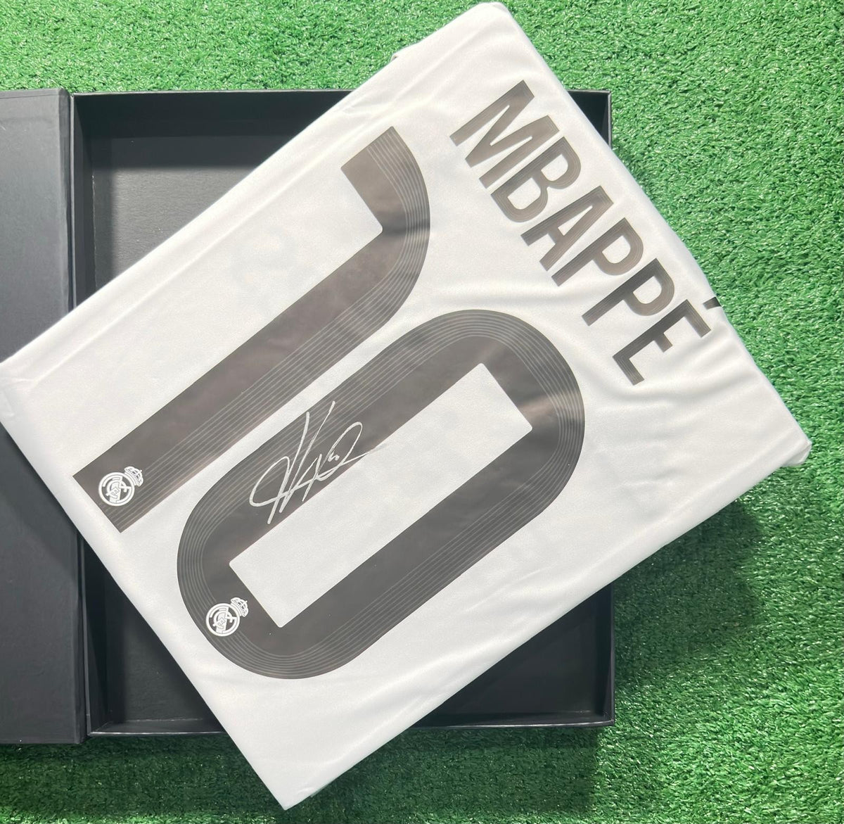 Kylian Mbappé signed Real Madrid home jersey detail view 7
