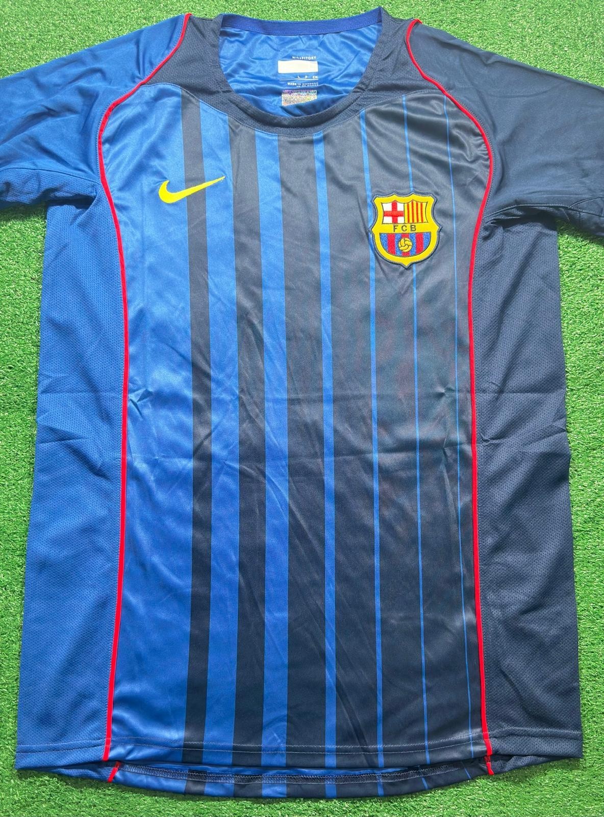 Lionel Messi signed FC Barcelona away jersey detail view 17