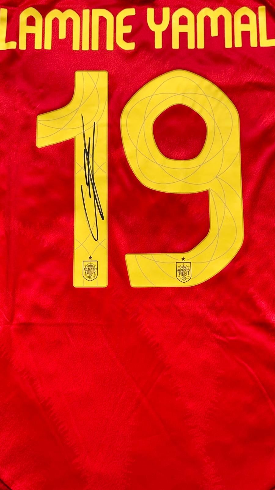 Lamine Yamal signed Spain home jersey detail view 11