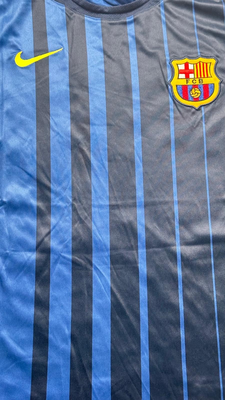 Lionel Messi signed FC Barcelona away jersey detail view 18