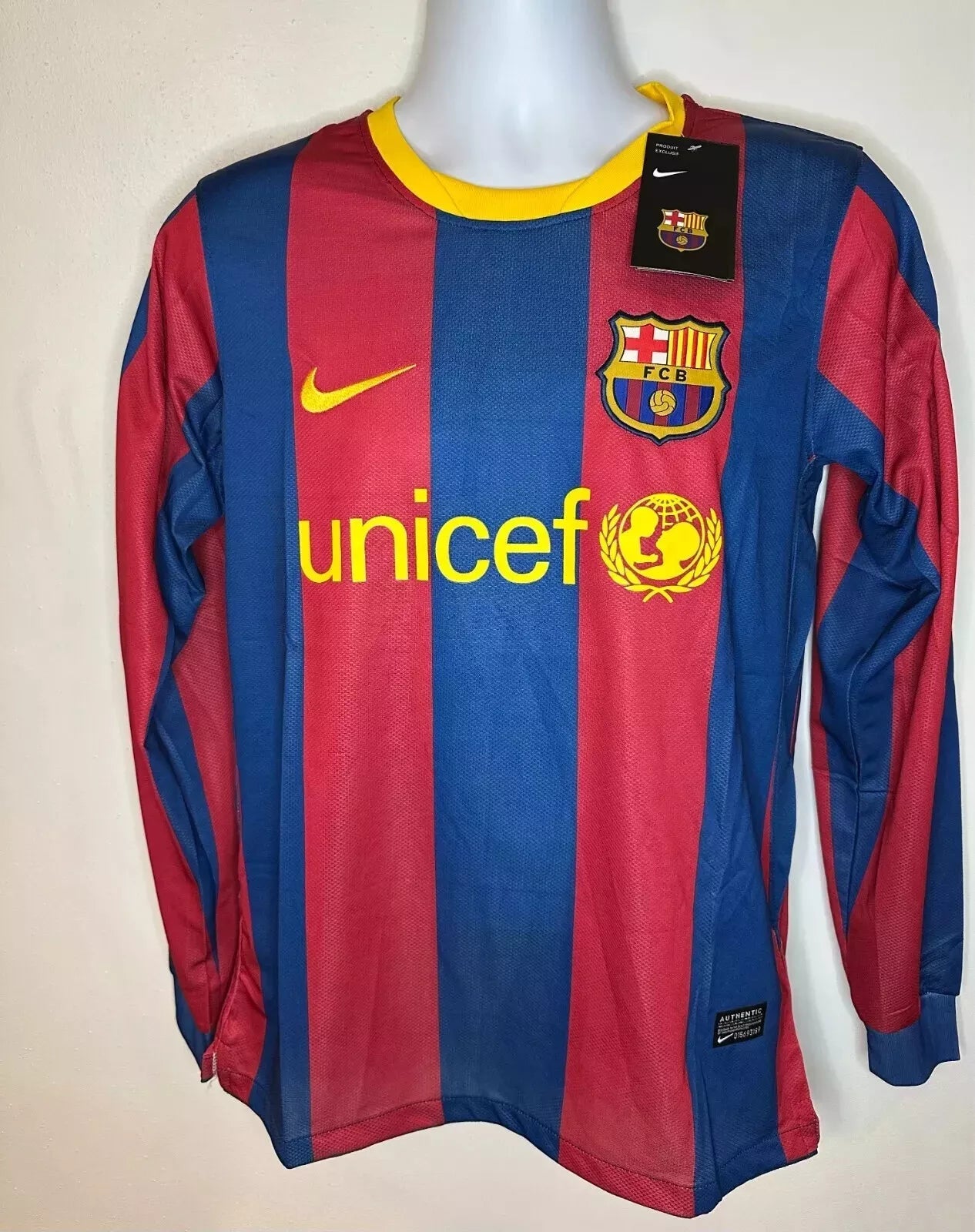 Lionel Messi 2011 Barcelona UCL Final Long-Sleeve Jersey detail view 2