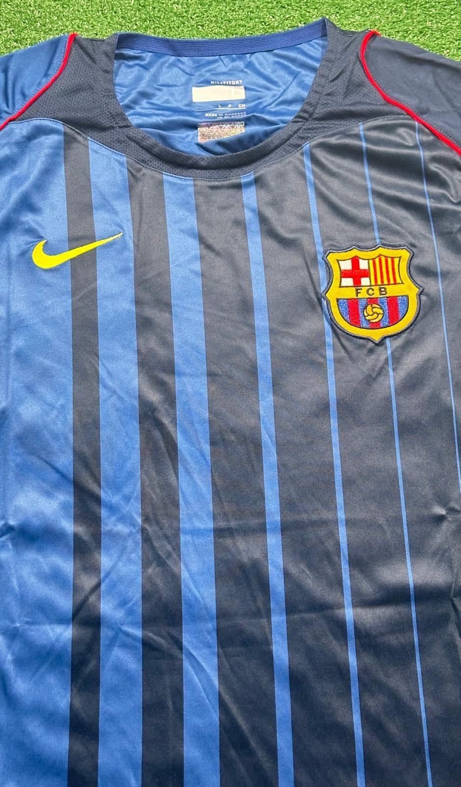 Lionel Messi signed FC Barcelona away jersey detail view 16