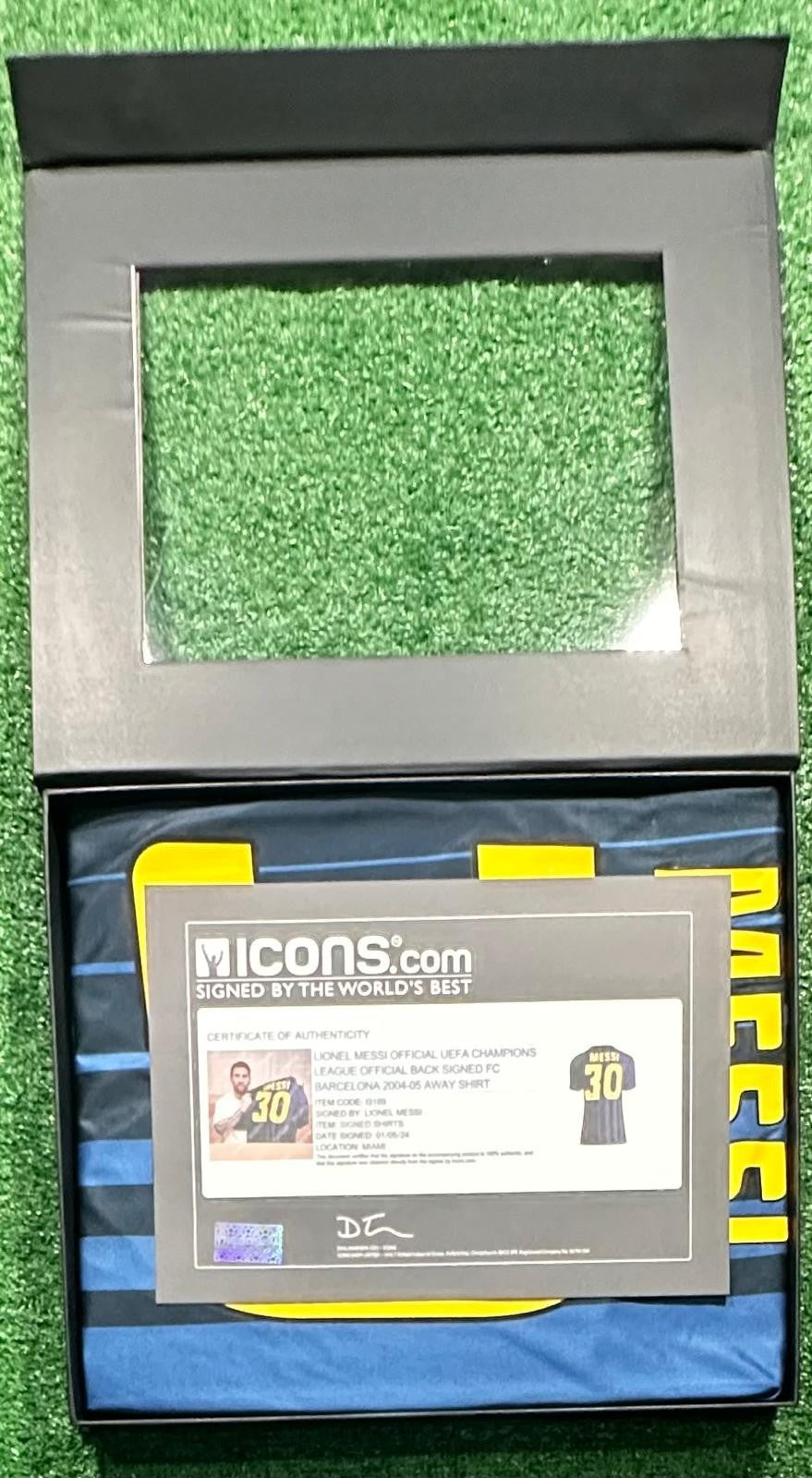 Lionel Messi signed FC Barcelona away jersey detail view 7