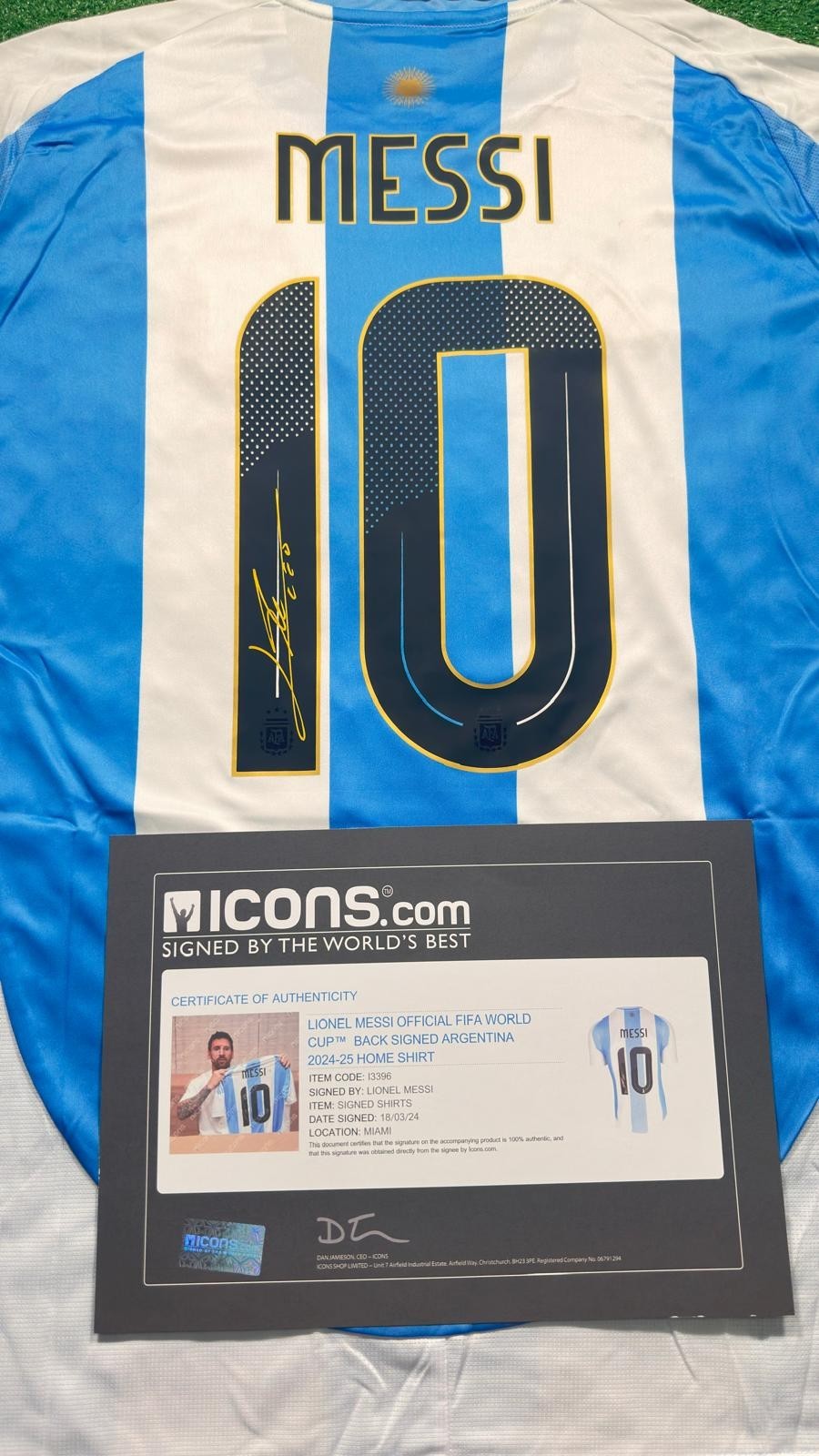 Lionel Messi signed Argentina home jersey detail view 15