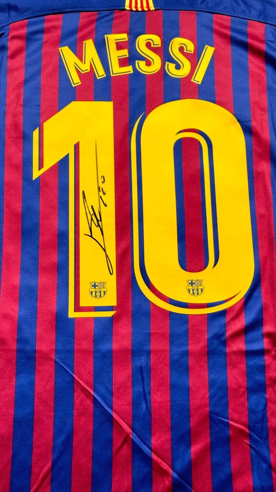 Lionel Messi signed FC Barcelona home jersey detail view 12