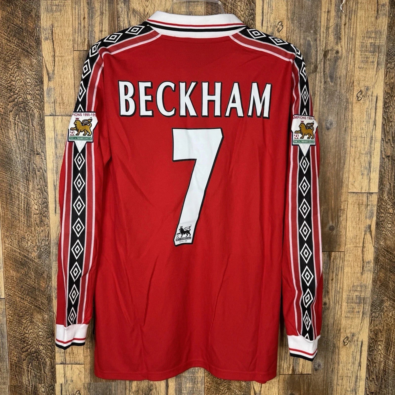 David Beckham 1999/00 Manchester United Home Long-Sleeve Jersey front view