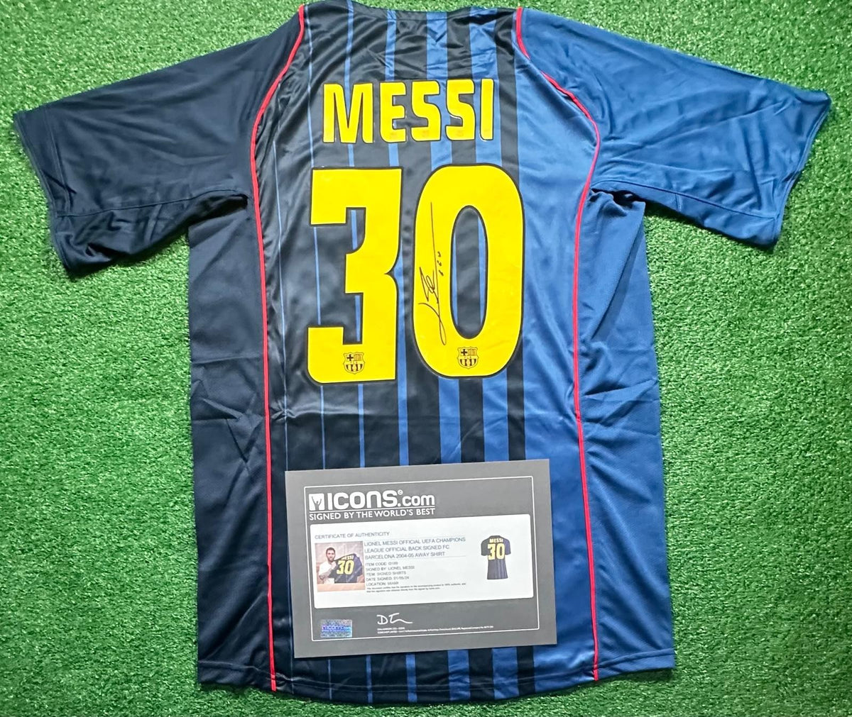 Lionel Messi signed FC Barcelona away jersey detail view 12