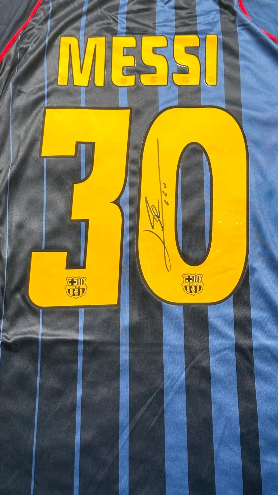 Lionel Messi signed FC Barcelona away jersey detail view 15
