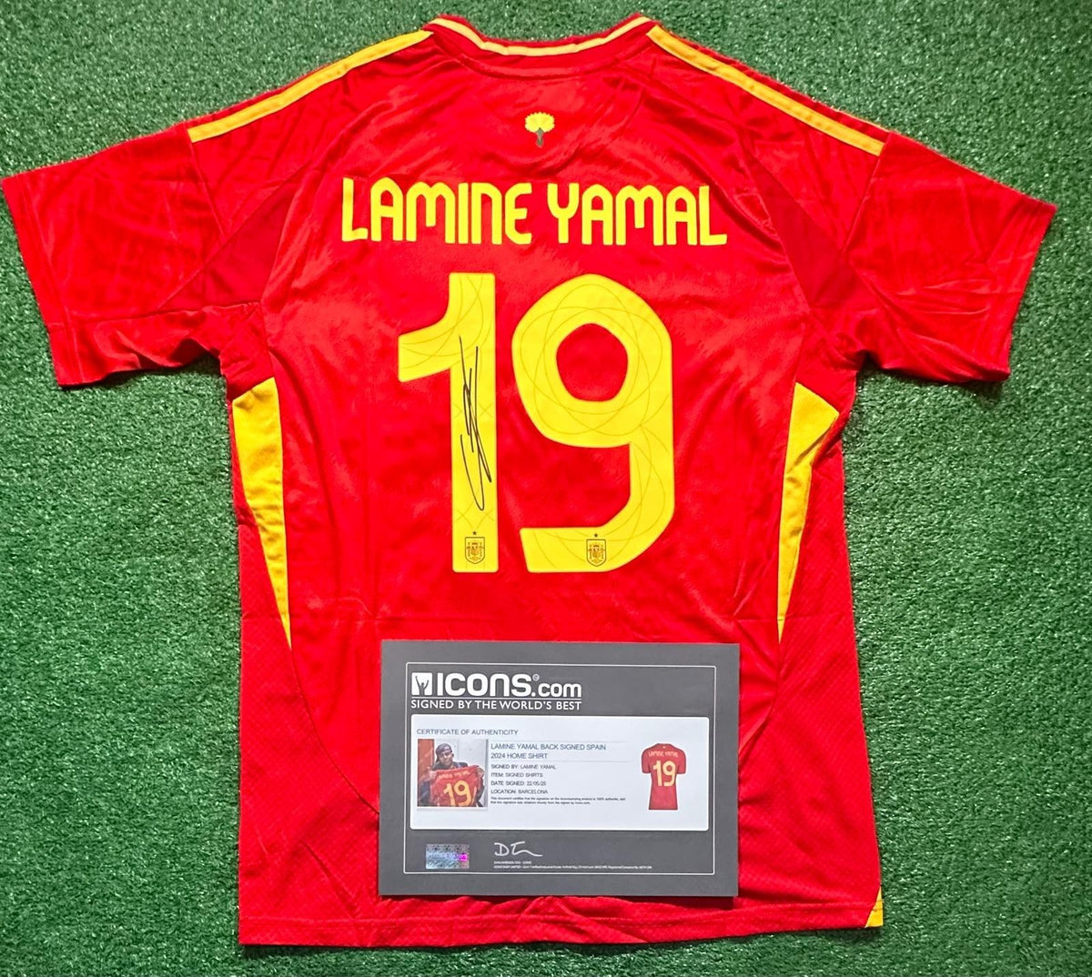 Lamine Yamal signed Spain home jersey detail view 9