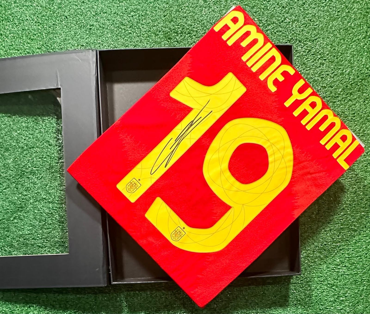 Lamine Yamal signed Spain home jersey detail view 8