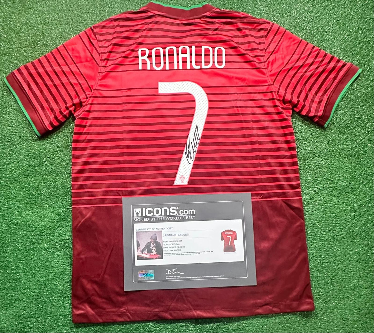 Cristiano Ronaldo signed Portugal home jersey detail view 12