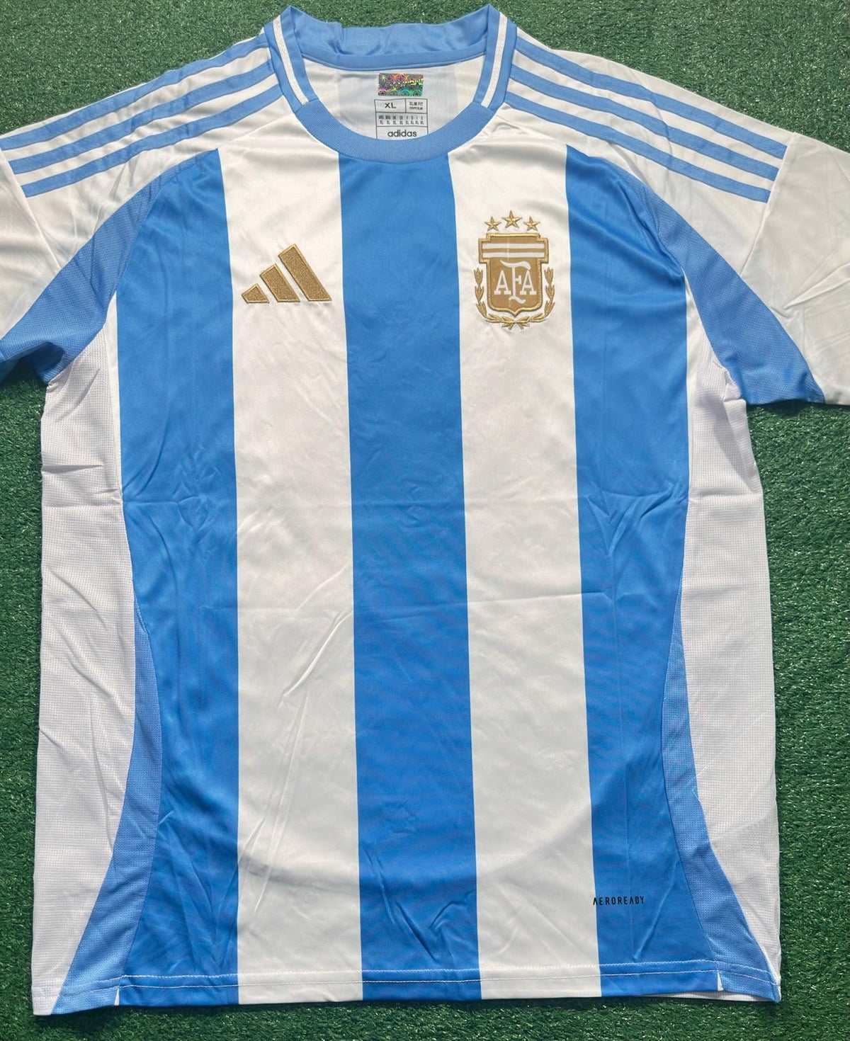 Lionel Messi signed Argentina home jersey detail view 18
