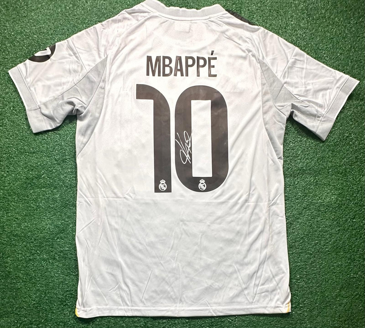 Kylian Mbappé signed Real Madrid home jersey detail view 11