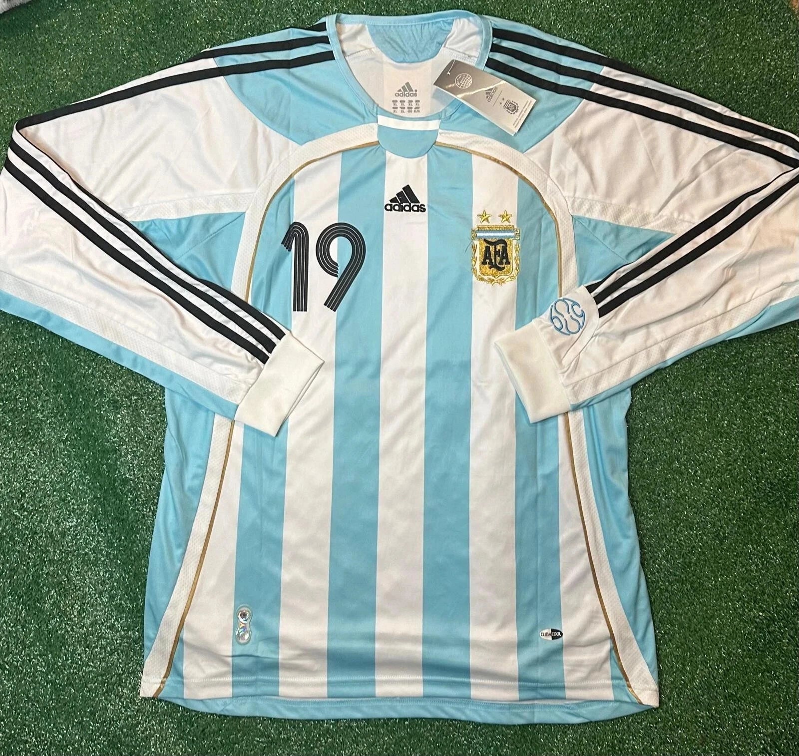 Lionel Messi 2006 Argentina #19 Long-Sleeve Jersey detail view 2